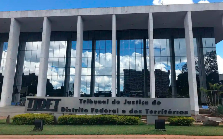 Justiça proíbe cultos em condomínios. Seria o fim das células?